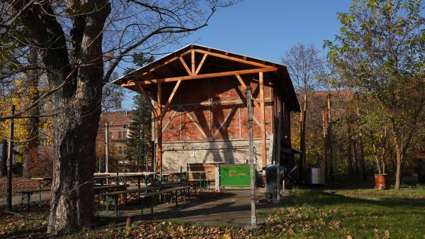 Dach des Berliner Brauer-Zunfthauses neu gedeckt