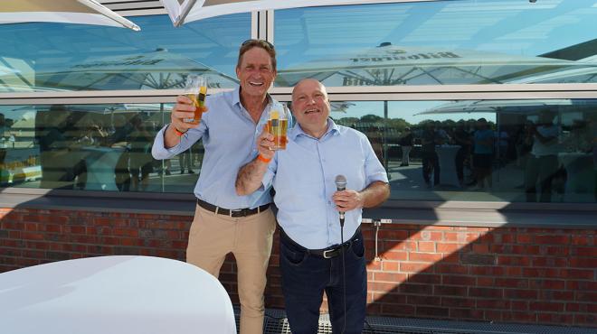 The two good-humoured managing directors Jan Niewodniczanski, Bitburger Brewery Group, and Josef Fontaine, VLB Berlin, at the opening of the Bitburger roof terrace at the VLB