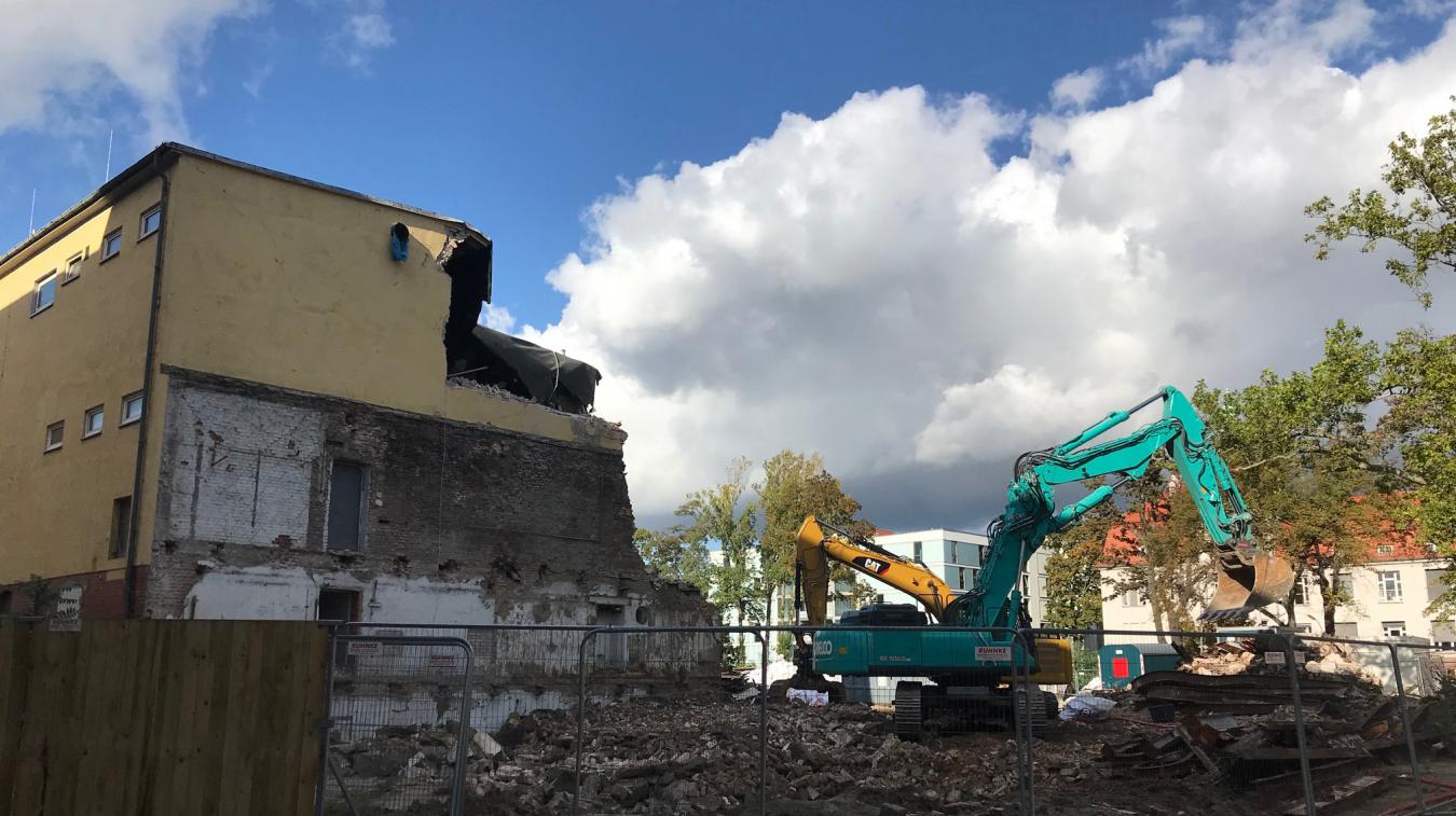 Demolition work on the old cellar building 