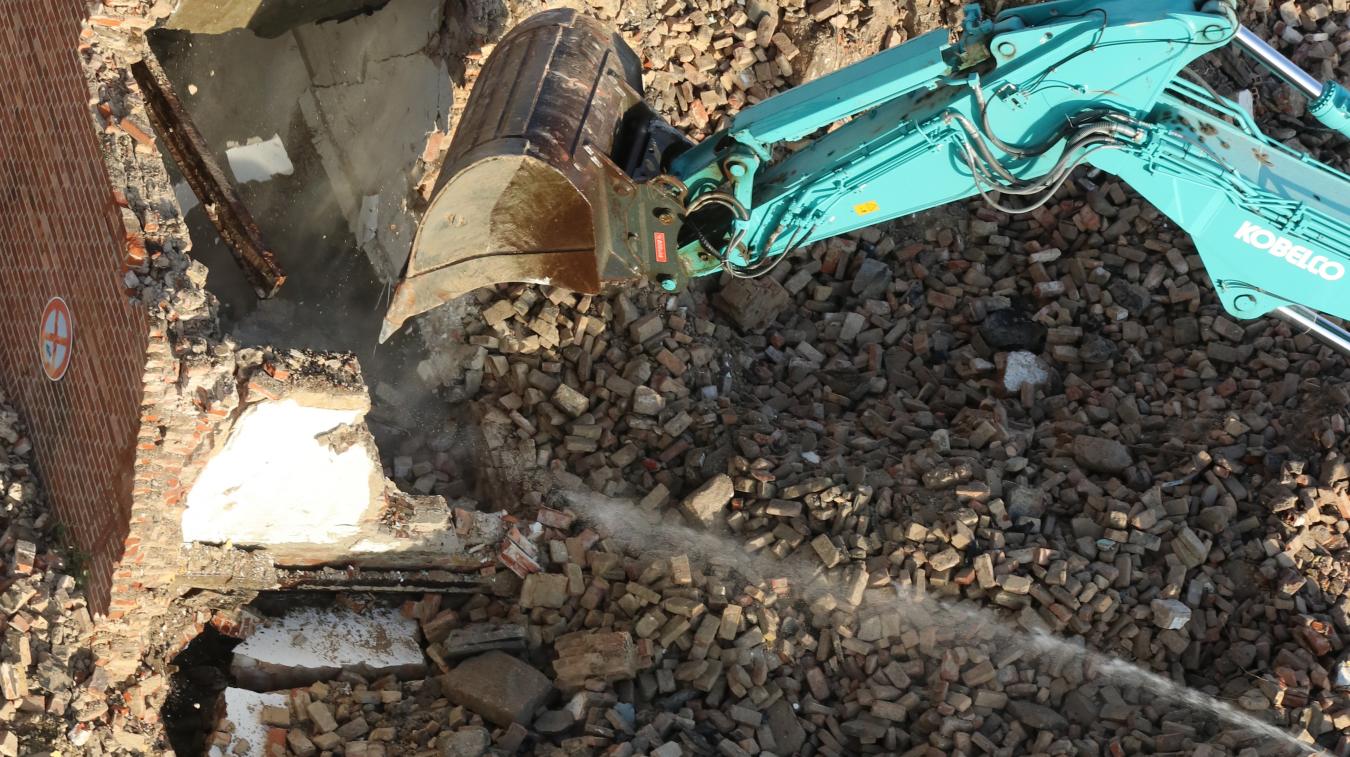 Demolition work on the old cellar building 