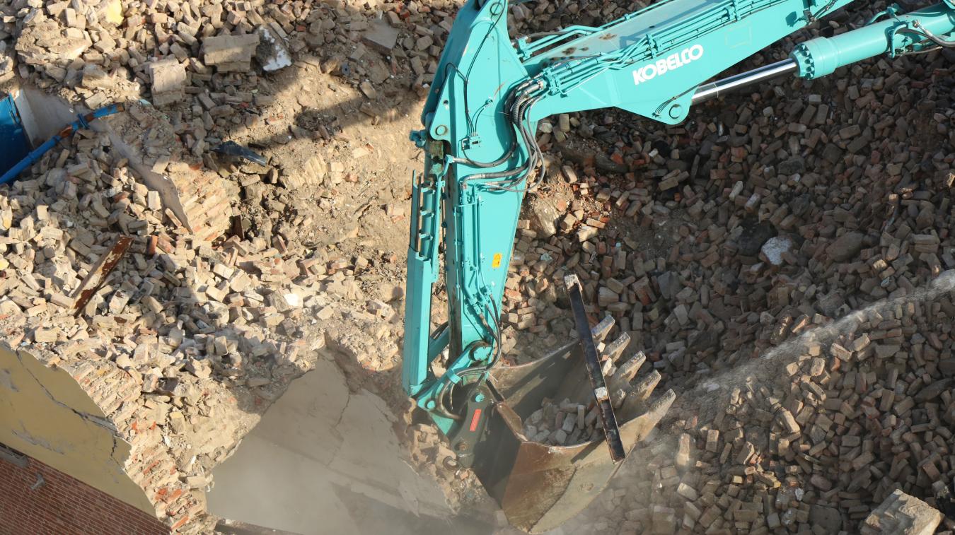 Demolition work on the old cellar building 