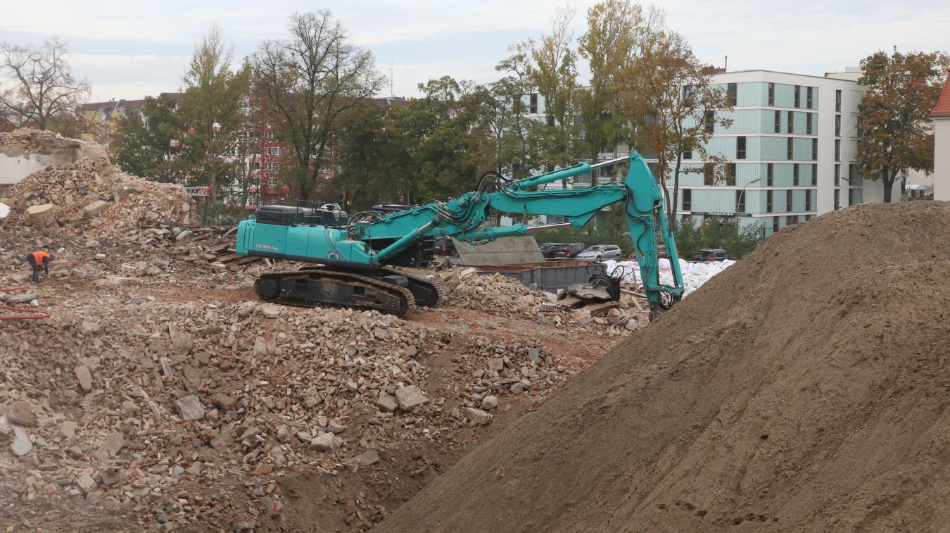 Demolition work on the old cellar building 